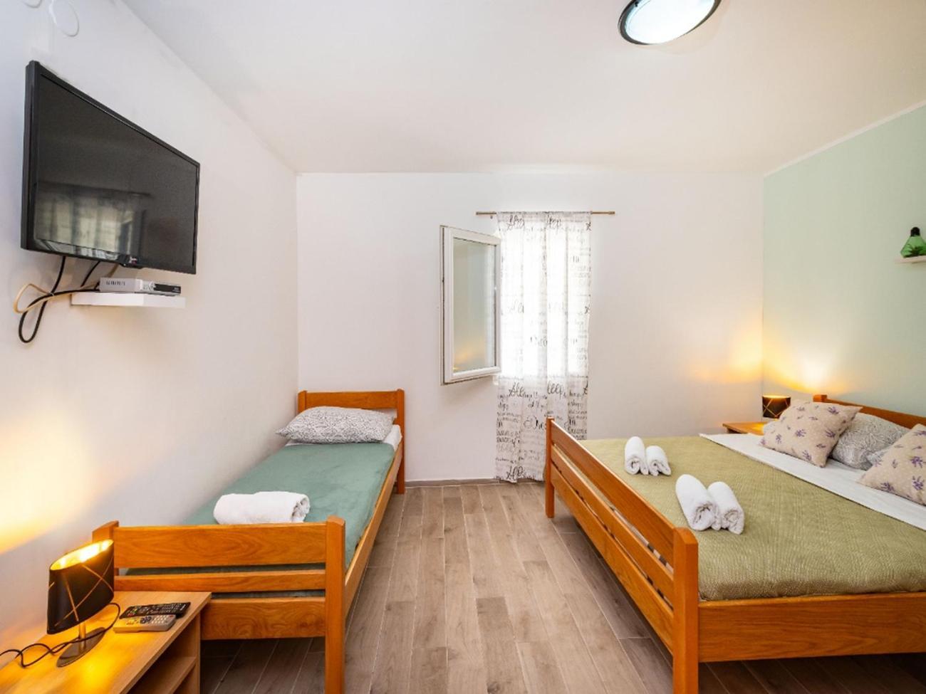 Apartments With A Parking Space Nin, Zadar - 10414 Bilik gambar